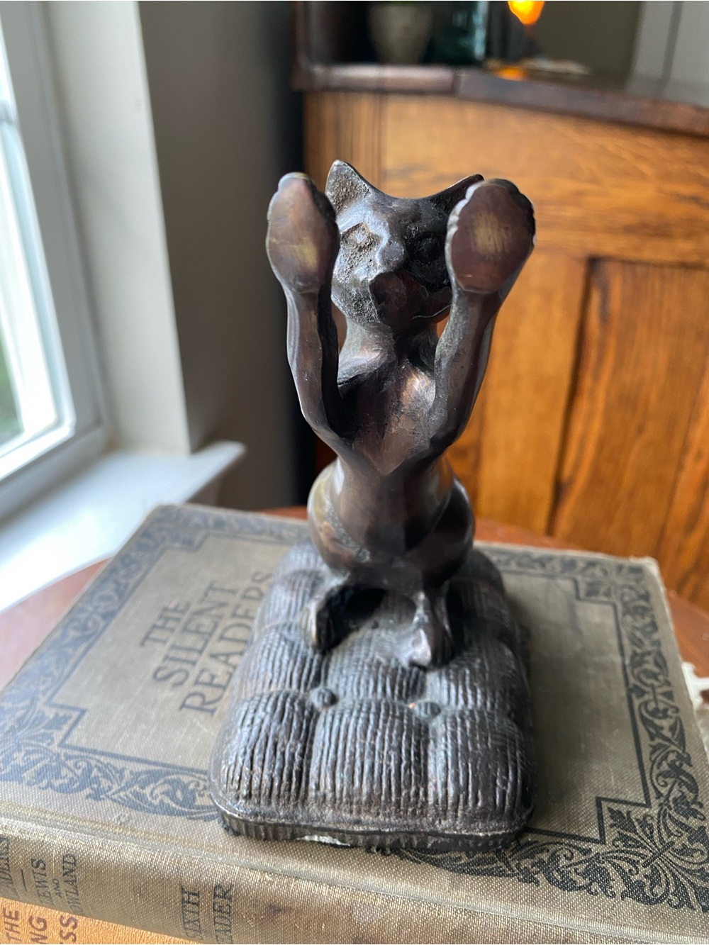 Antique Brass Playful Cat Bookend - Decorative Bronze Cat Sculpture EUC - Picture 5 of 14